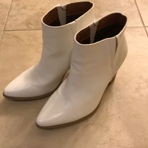 White boots size 9